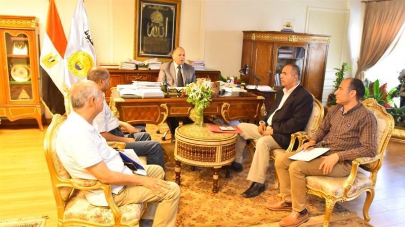 محافظ أسيوط يلتقي