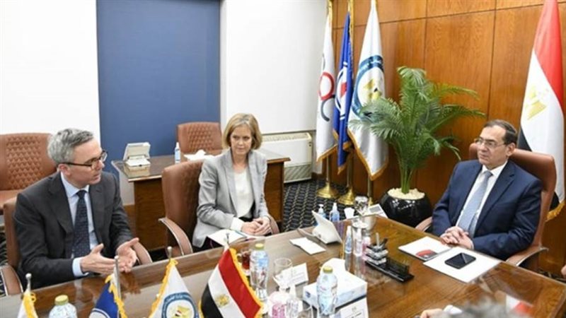 وزير البترول خلال