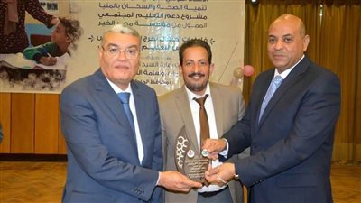 محافظ المنيا يشهد الحفل الختامي لمشروع دعم التعليم المجتمعي لمصر الخير وتخريج 150 طالبًا وطالبة