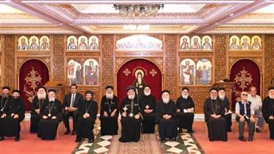 البابا تواضروس يلتقي أعضاء هيئة تدريس الكلية الإكليريكية بالإسكندرية