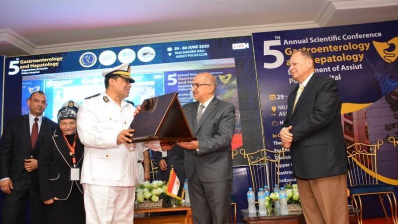 تكريم رئيس جامعة