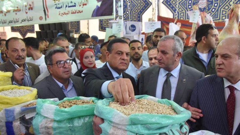 محافظ البحيرة يفتتح