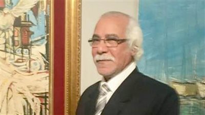 فنان مصري يرسم لوحتين تشكيليتين تقديرا لمملكة البحرين