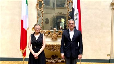 العناني يلتقي رئيسة اتحاد شركات السياحة بروما