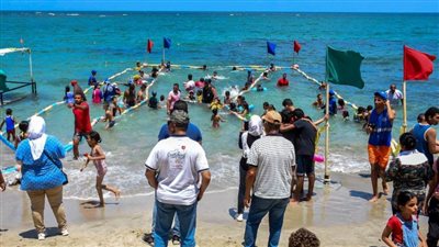 محافظ الإسكندرية يفتتح أول شاطئ للمكفوفين على مستوى الجمهورية بشاطئ ذوي الهمم بالمندرة