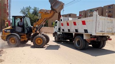 محافظ أسيوط: حملات نظافة وتجميل وصيانة أعمدة الإنارة بقرى 4 مراكز 