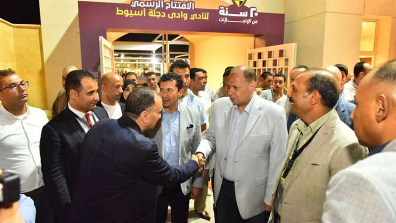 وزير الشباب والرياضة