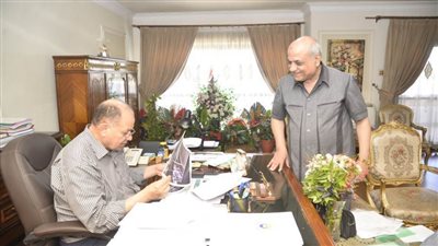 محافظ أسيوط يناقش خطة التوسع في الإنشاءات الجديدة وأعمال الصيانة ورفع كفاءة المدارس