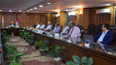 رئيس جامعة العريش يلتقي أعضاء الصالون السيناوي