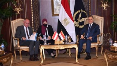 وزير الداخلية يستقبل نظيره النمساوي خلال زيارة رسمية للبلاد
