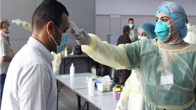 تباين الإصابات اليومية جراء كورونا بعدد من الدول العربية