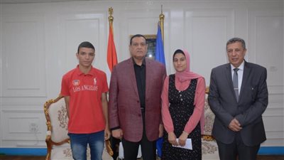 محافظ البحيرة يكرم أوائل الدبلومات الفنية