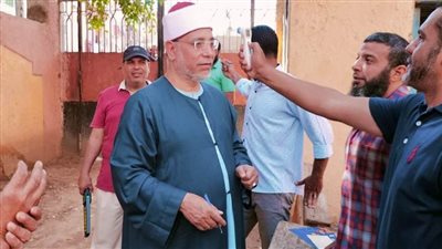 طلاب القسم العلمي بالشهادة الثانوية الأزهرية بسوهاج يؤدون امتحان مادة التوحيد 