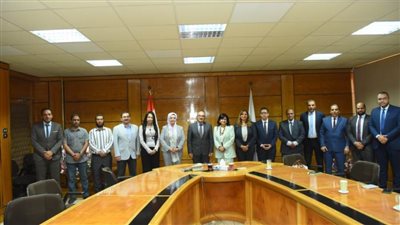 رئيس جامعة أسيوط يستقبل وفدًا من البنك المركزي والبنك الأهلي وهيئة الإنتاج الحربي 99