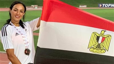 وزير الرياضة يستقبل بسنت حميدة بمطار القاهرة بعد التتويج بذهبية دورة ألعاب البحر المتوسط