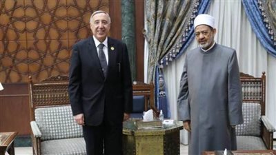 رئيس المحكمة الدستورية العليا يهنئ الإمام الأكبر بعيد الأضحى المبارك