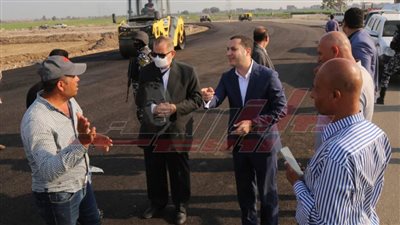 محافظ كفر الشيخ ونائبه يتفقدان توسعة الطرق