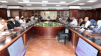 محافظ بني سويف يتابع مواجهة الزيادة السكانية 