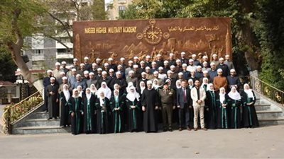 تكريم الدفعة الخامسة من الأئمة والواعظات بدورة الدراسات الاستراتيجية وتحديات الأمن القومي