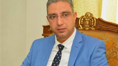 محافظ الفيوم يبحث آليات تطوير الحرف التراثية بقرية تونس للحفاظ على هويتها