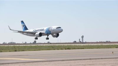 مصر للطيران تناشد المسافرين بالتواجد قبل مواعيد إقلاع الرحلات بوقت كاف