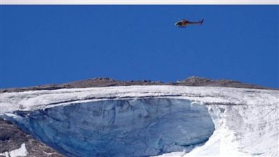 عمال الإنقاذ يعثرون على أشلاء جثث قتلى الانهيار الجليدي بإيطاليا