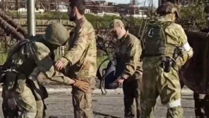 استسلام جنود في آزوفستال