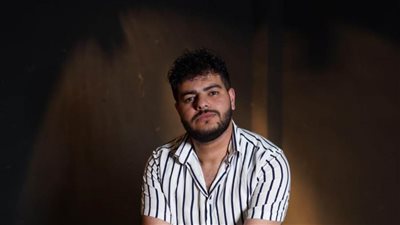الفلسطيني حسام سليم يغني باللهجة المصرية «حبك ظالم»