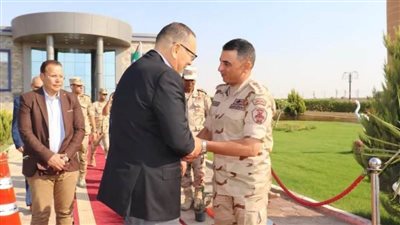 محافظ الشرقية يزور مقر الفرقة السادسة المدرعة لتقديم التهنئة لقائدها الجديد