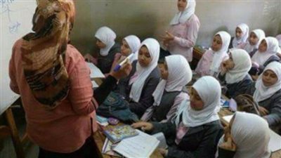 150 طالبًا وطالبة يؤدون كشف الهيئة للقبول بمدارس التمريض  