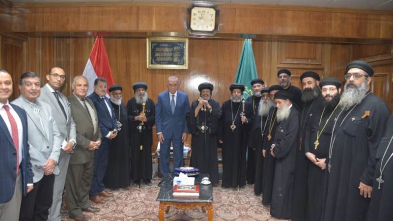 وفد من الكنيسة يهنئ