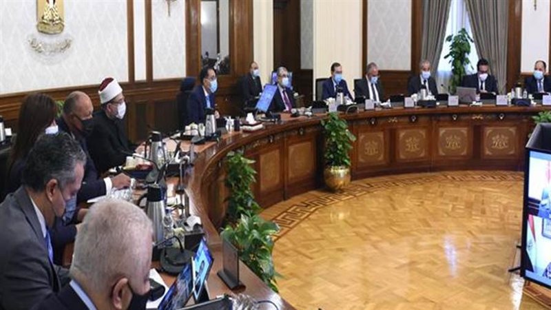 وزير المالية يستعرض