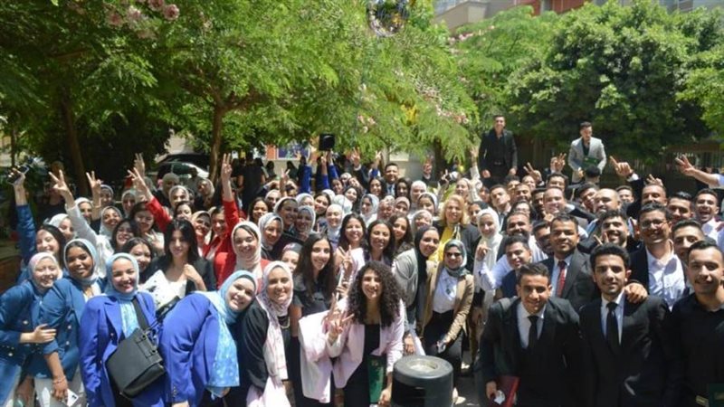 صورة تذكارية لطلاب