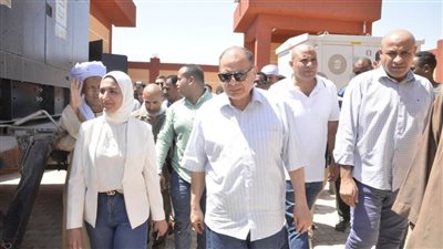 محافظ أسيوط يتفقد محطتي رفع صرف صحي جزيرة قاو وغرب البداري