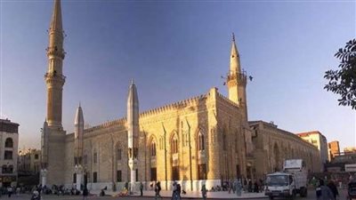 احتفالية بمسجد الحسين عقب صلاة العيد لتوزيع هدايا على الأطفال