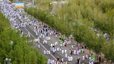 السعودية: ضيوف الرحمن ينفرون من عرفات إلى مزدلفة