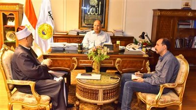 محافظ أسيوط تجهيز أكثر من 30 ساحة ملحقة بالمساجد الكبرى