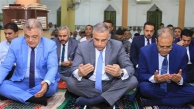 محافظ سوهاج ومدير الأمن يؤديان صلاة عيد الأضحى بمسجد الشرطة