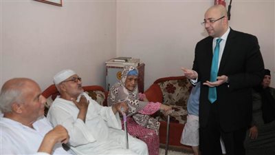 محافظ بني سويف يُعيد على الأطفال ونزلاء دار الخير