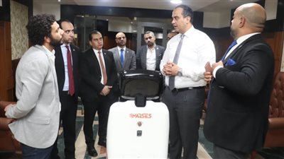 الرعاية الصحية تبحث إدخال الروبوتات الذكية بمستشفيات التأمين الصحي الشامل