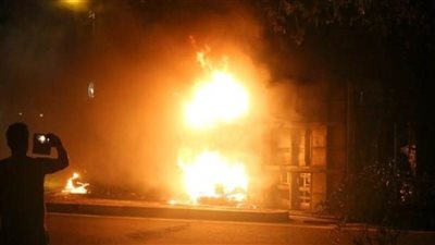 متظاهرون يضرمون النيران في منزل رئيس الوزراء في سريلانكا