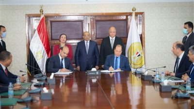 وزيرا البيئة والتنمية المحلية ومحافظ القاهرة يشهدون عقد خدمات الرصد لخدمات النظافة
