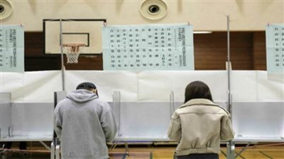 اليابان تبدأ التصويت في انتخابات وصفت بأنها 