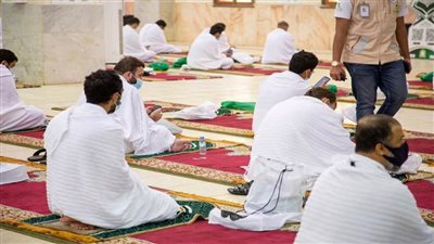 ضيوف الرحمن يشيدون بالخدمات في مسجد نمرة في مشعر عرفات