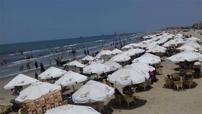 توافد المواطنين على شاطئ بورسعيد في ثاني أيام عيد الأضحى 