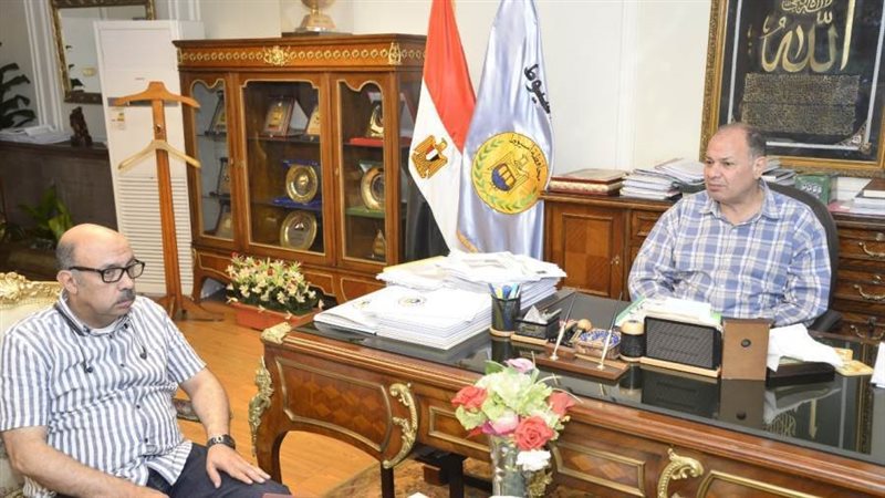 محافظ أسيوط يناقش