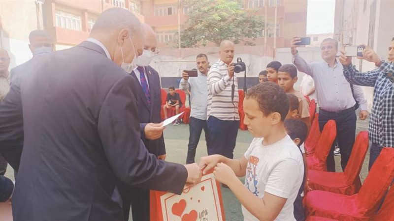 المحافظ ورئيس الجامعة