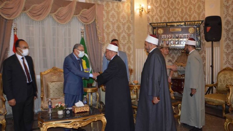 محافظ المنيا يستقبل
