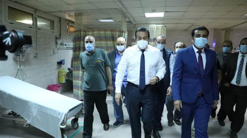 وزير الصحة في مستشفى