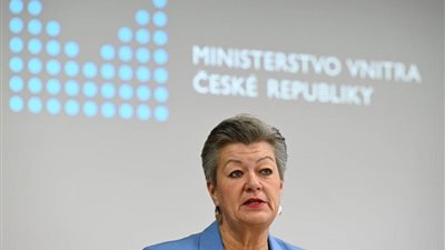 المفوضية الأوروبية تحذر من تدفق محتمل للمهاجرين بسبب أزمة الغذاء 